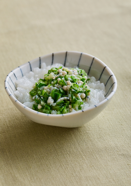 【離乳食・中期】しらすとオクラのせ粥
