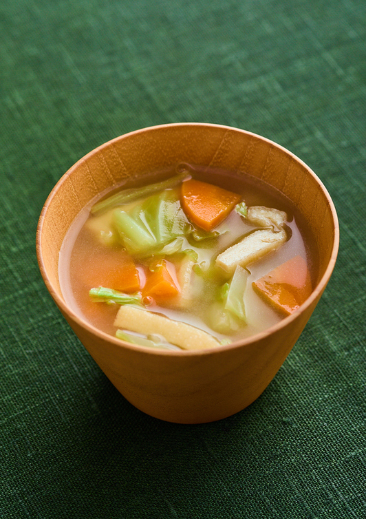 キャベツとにんじんのみそ汁