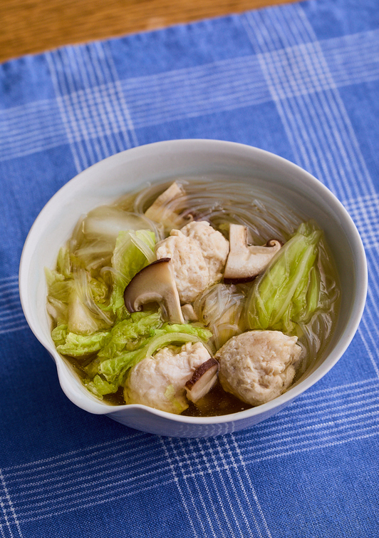 白菜と肉団子の春雨スープ
