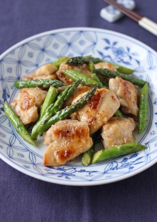 塩麹鶏とアスパラの焦がし醤油炒め
