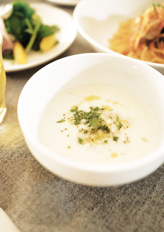 新じゃがとセロリ 押麦のポタージュ