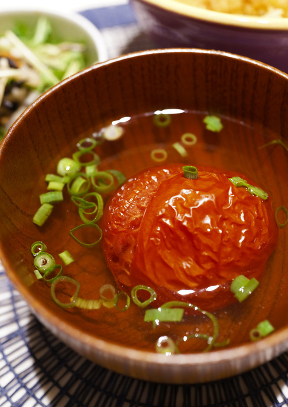 焼きトマトのだし汁仕立て