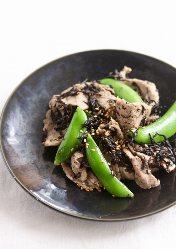 スナップエンドウ ひじき 豚肉 炒め