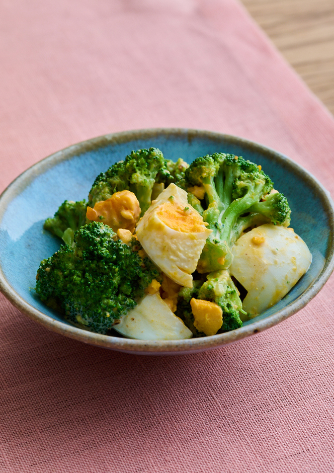 ブロッコリーと卵のごまマヨあえ