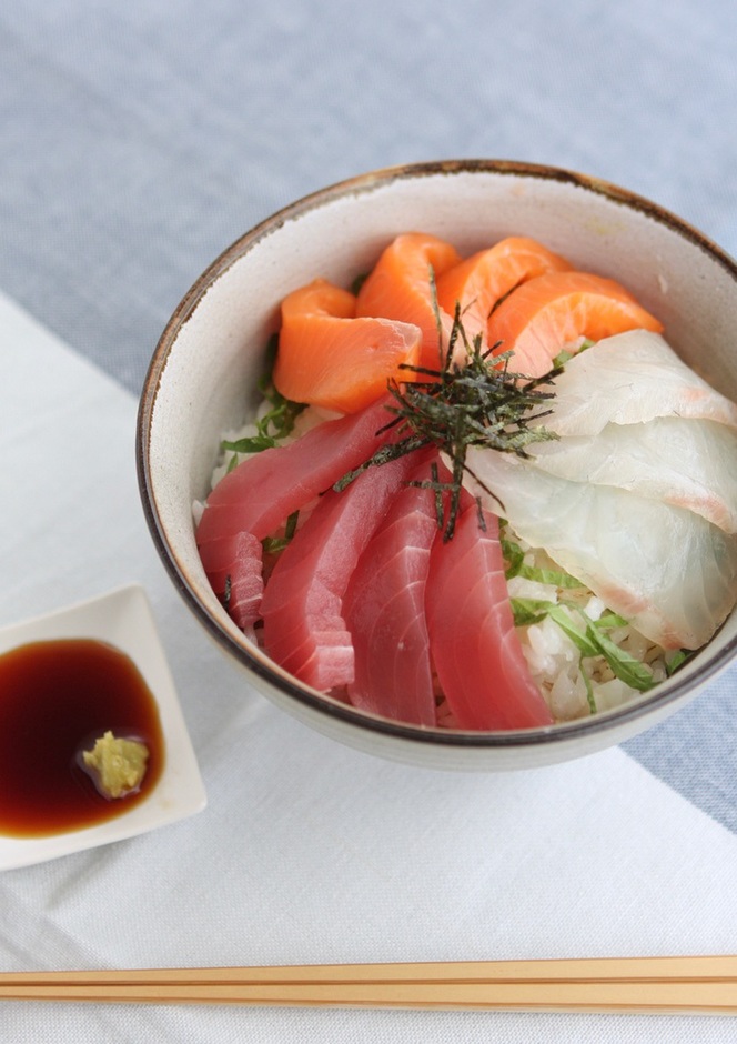 三色海鮮丼