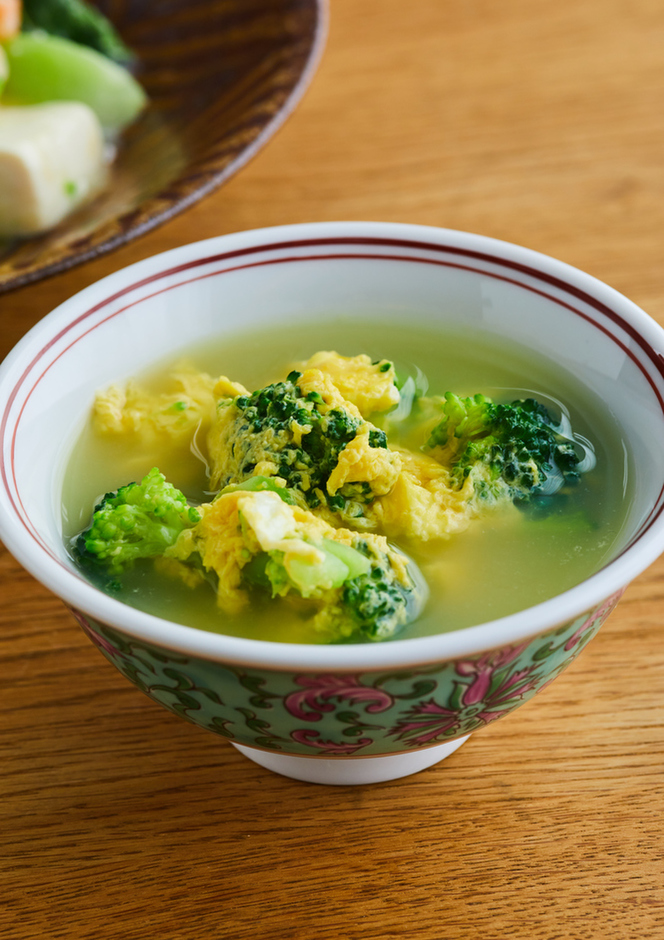 ブロッコリーとふわふわ卵の中華スープ