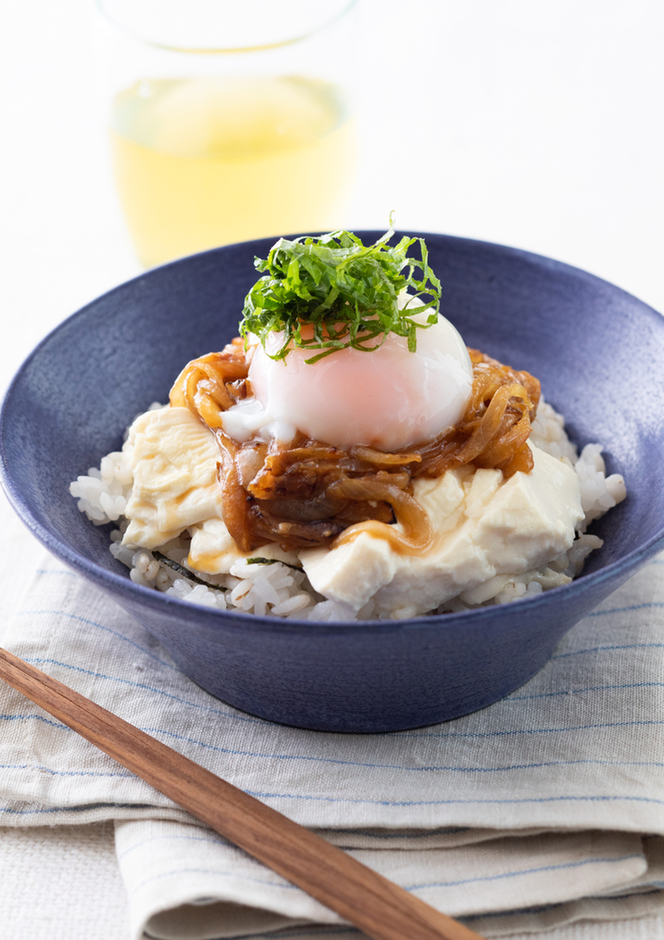 玉ねぎみその豆腐丼