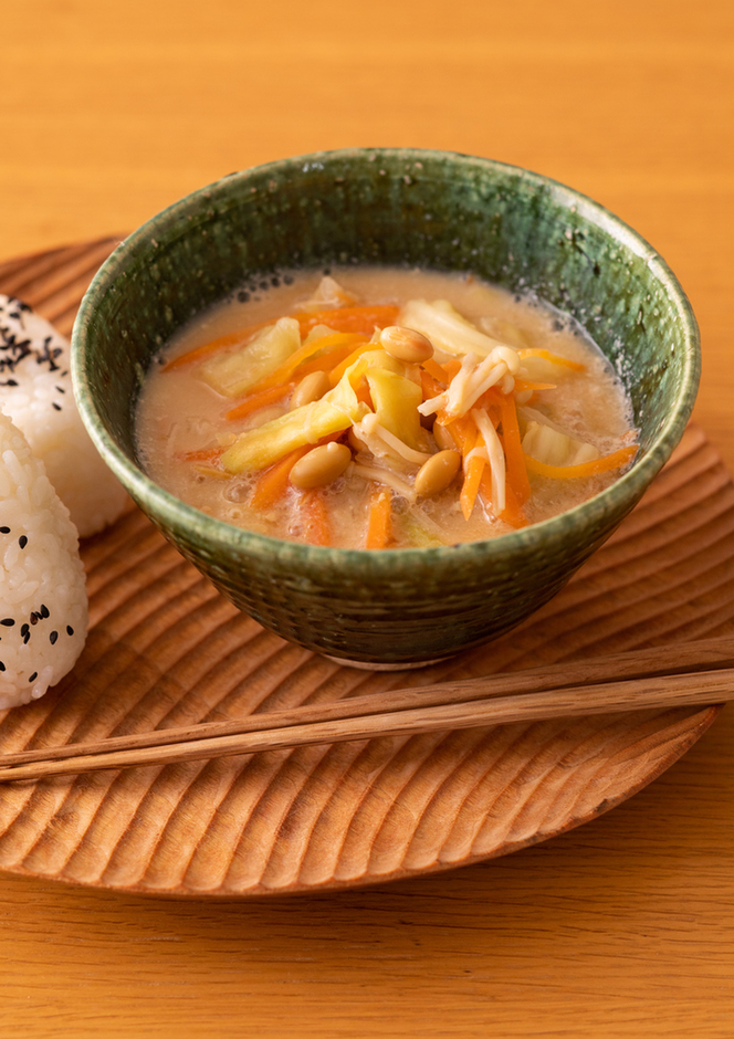 野菜と大豆の豆乳みそ汁