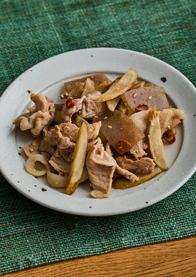 豚肉とこんにゃくごぼうの甘辛炒め