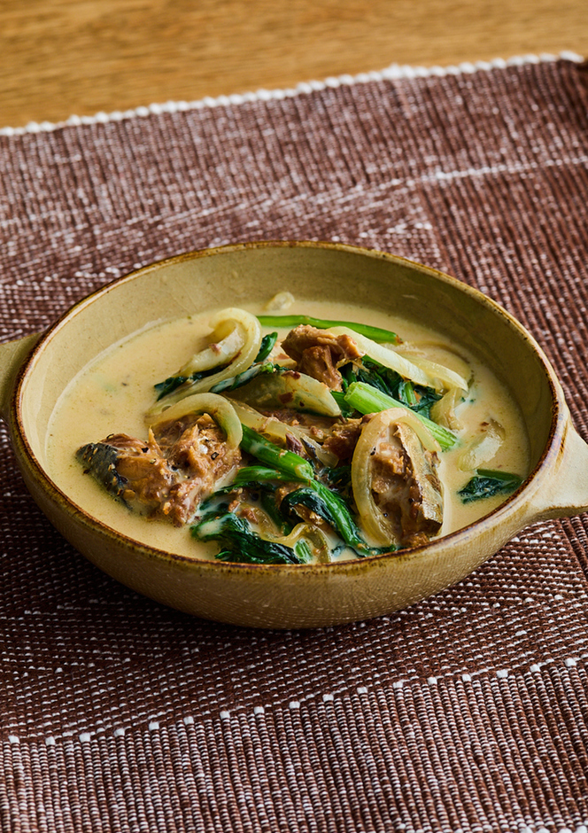 さば缶とほうれん草の豆乳みそ煮