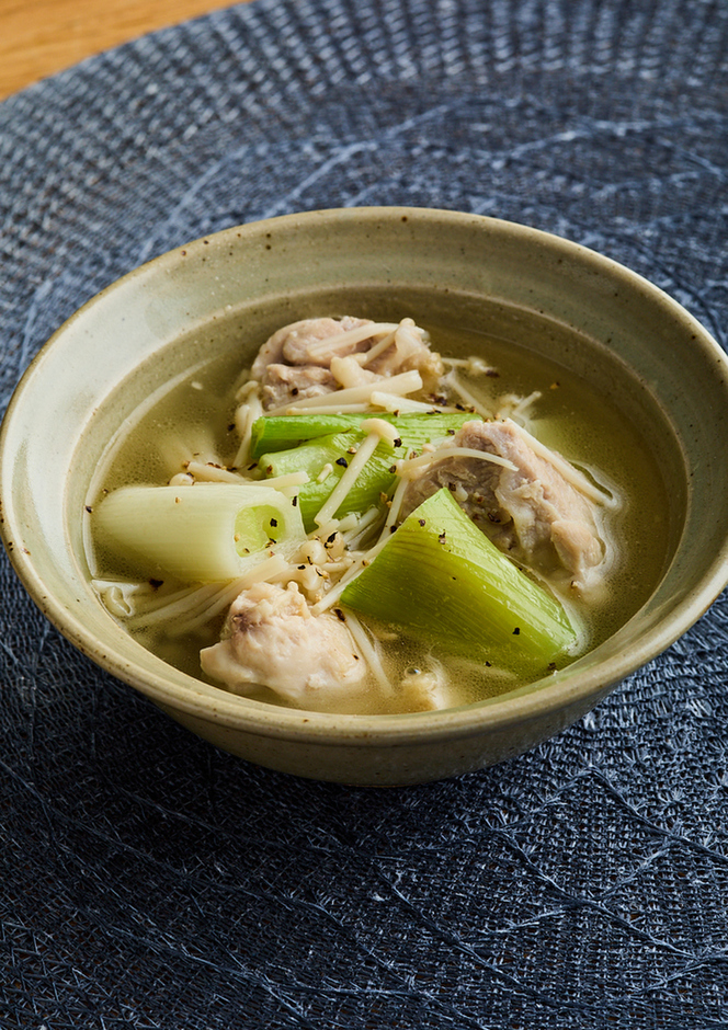 焼きねぎと鶏肉のおかずスープ