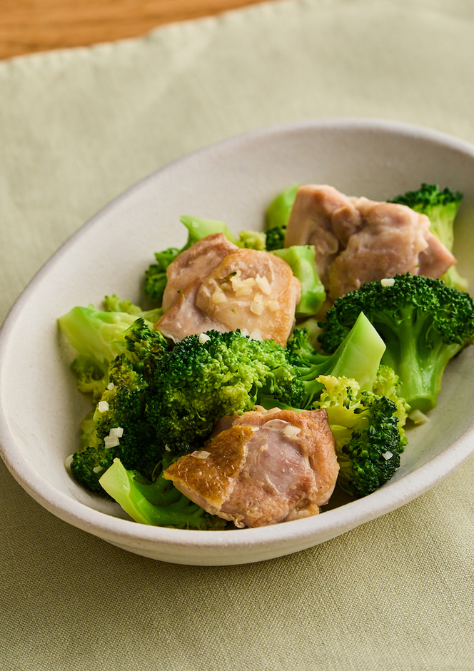 鶏肉とブロッコリーの塩蒸し煮