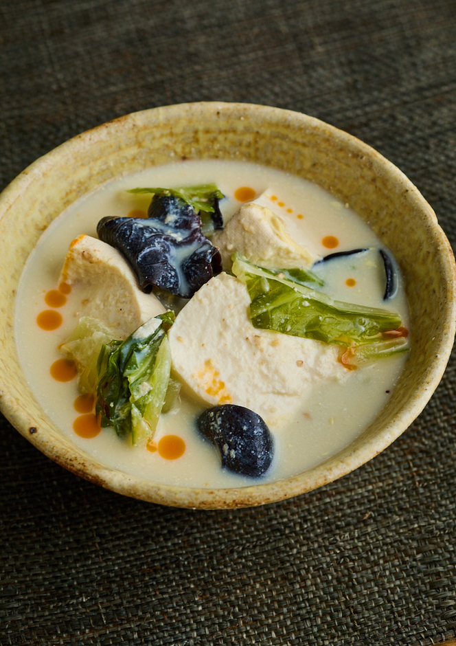 豆腐と白菜のうま辛豆乳スープ