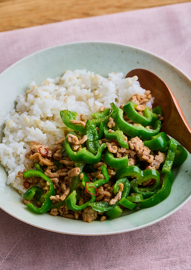 豚ひき肉とピーマンのピリ辛ごはん