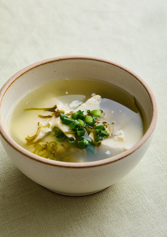 くずし豆腐とめかぶの中華スープ