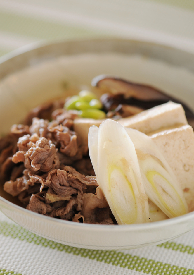 干し椎茸の風味がおいしい 肉豆腐