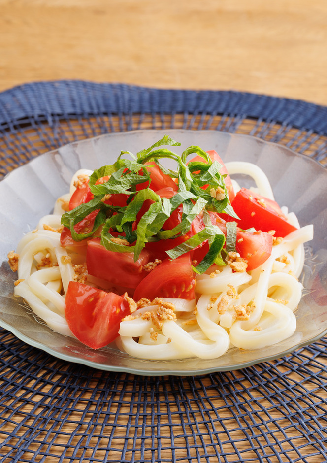 トマトと青じその冷製サラダうどん