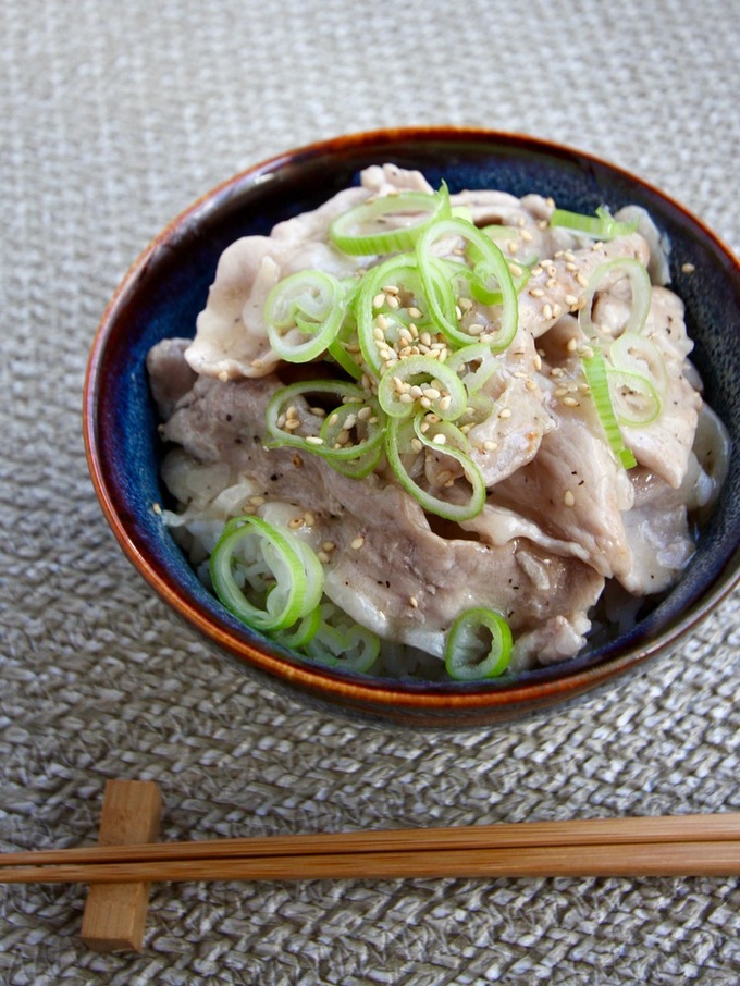 ねぎ塩だれガーリック豚丼