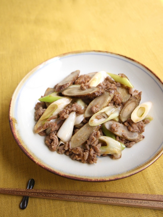 豚ひき肉とごぼうの辛みそ炒め