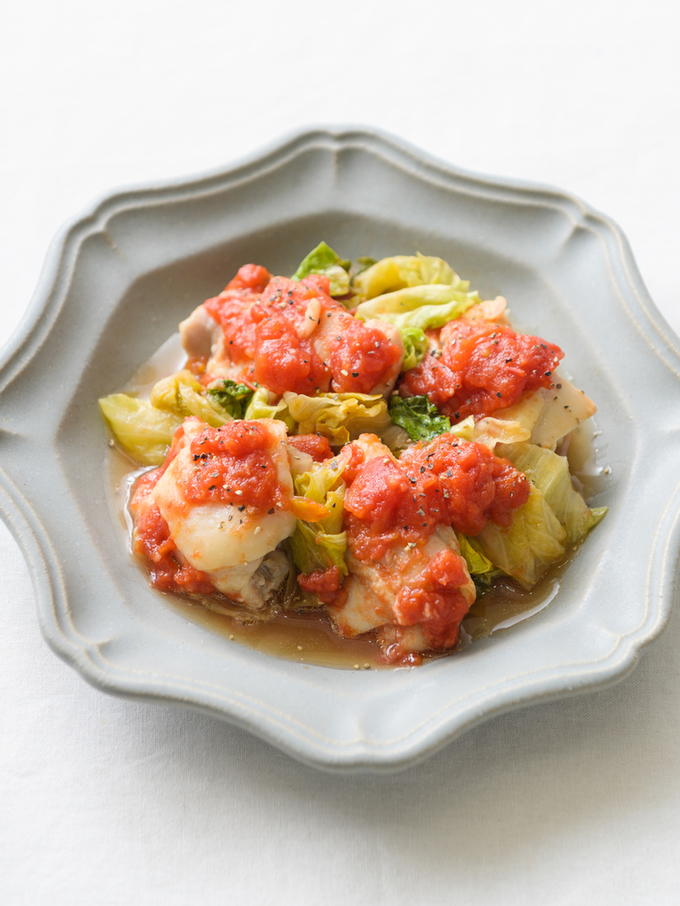 電子レンジで簡単　カットレタスと鶏肉のトマト煮