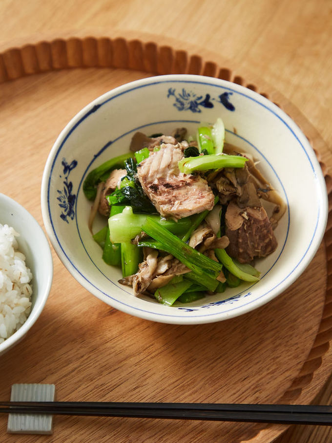 さば缶と小松菜とまいたけの甘辛炒め