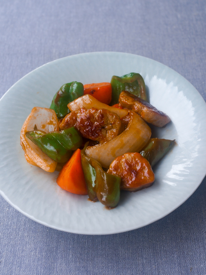 豚ヒレ肉で脂質をカットした黒酢酢豚
