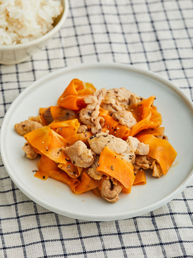 豚こまとにんじんのオイスター炒め