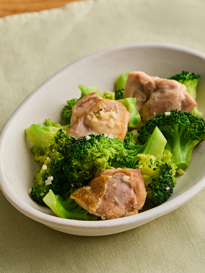 鶏肉とブロッコリーの塩蒸し煮