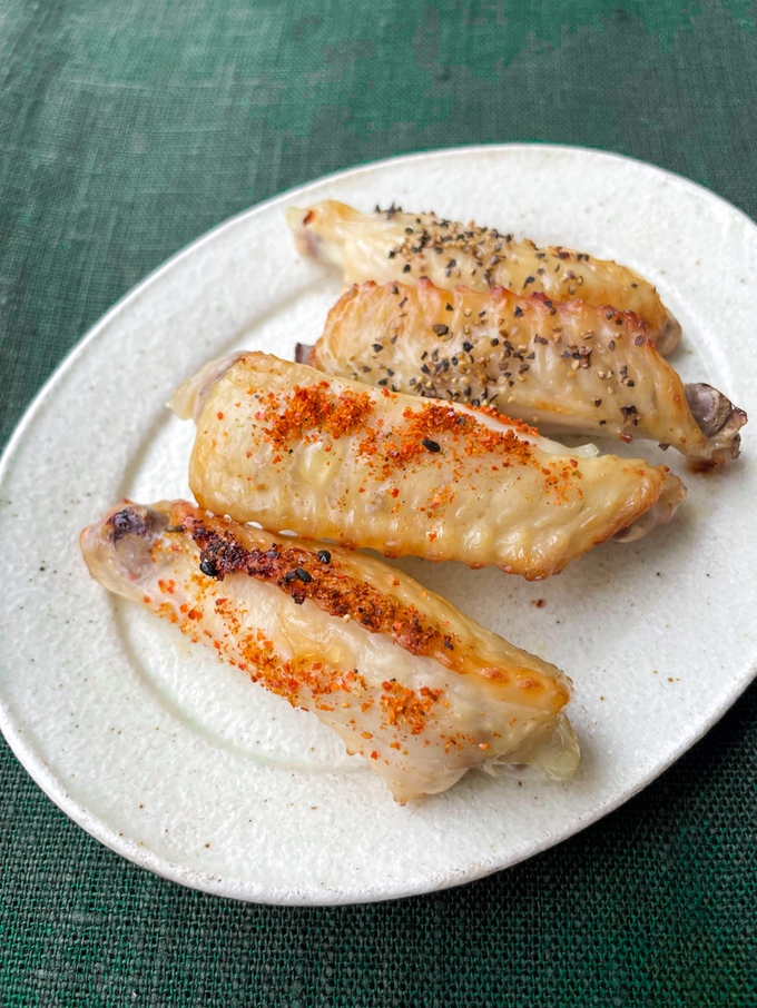 手羽中の黒胡椒焼きと一味唐辛子焼き