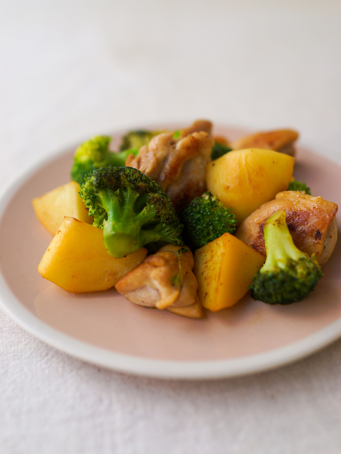 鶏肉とブロッコリーのガリバタ炒め