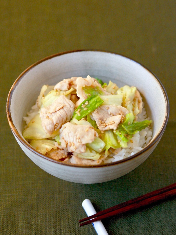 豚肉とキャベツのごまみそ丼