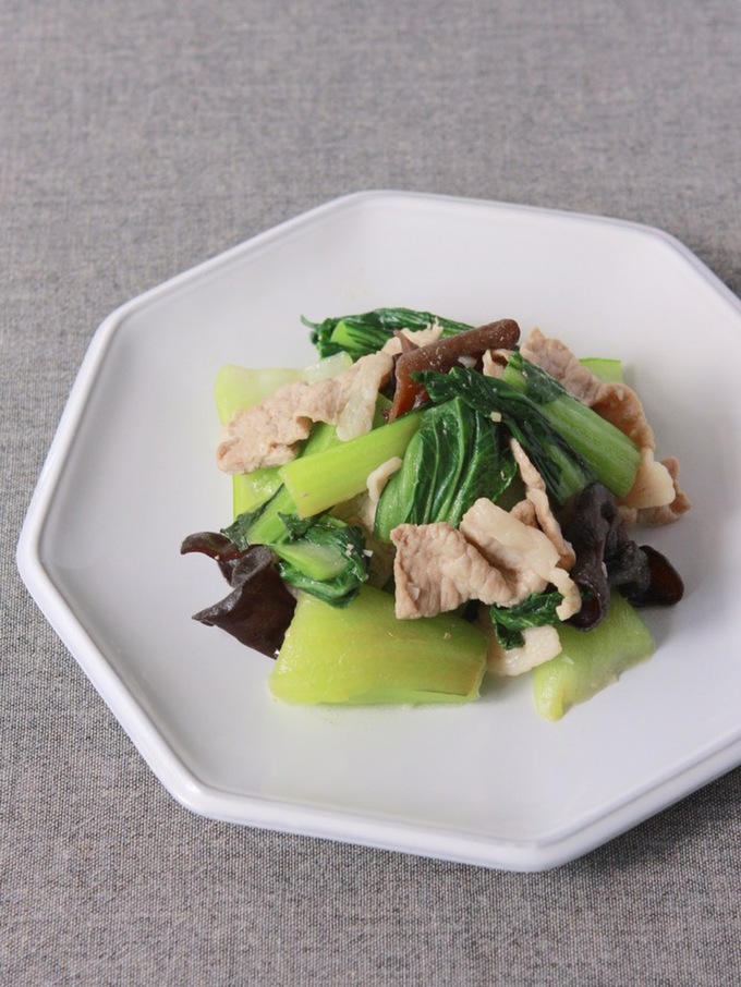 チンゲン菜きくらげ豚肉のにんにく塩炒め