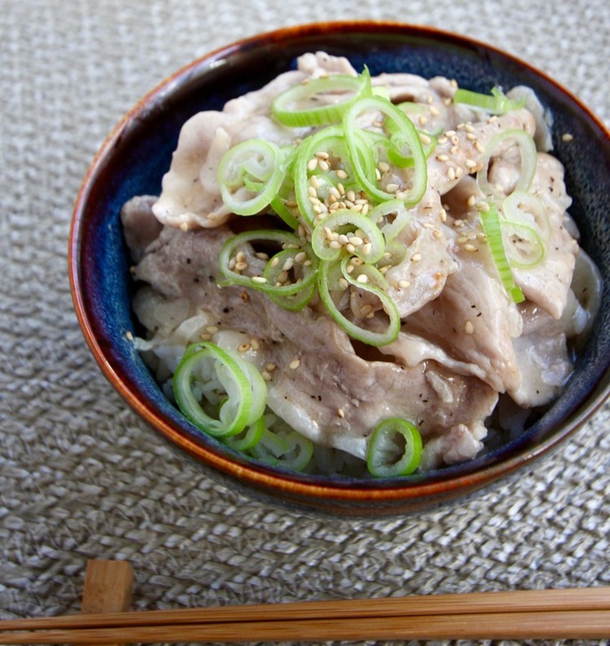 ねぎ塩だれガーリック豚丼