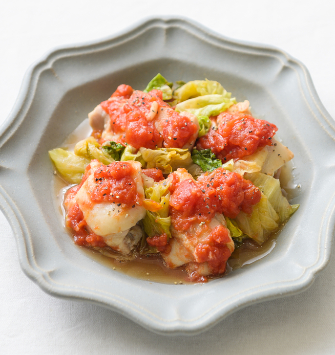 電子レンジで簡単　カットレタスと鶏肉のトマト煮