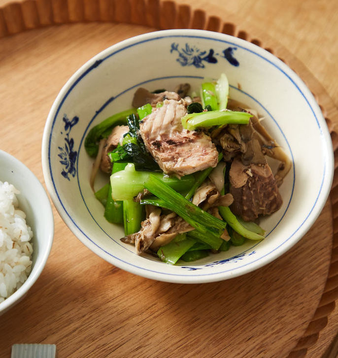 さば缶と小松菜とまいたけの甘辛炒め