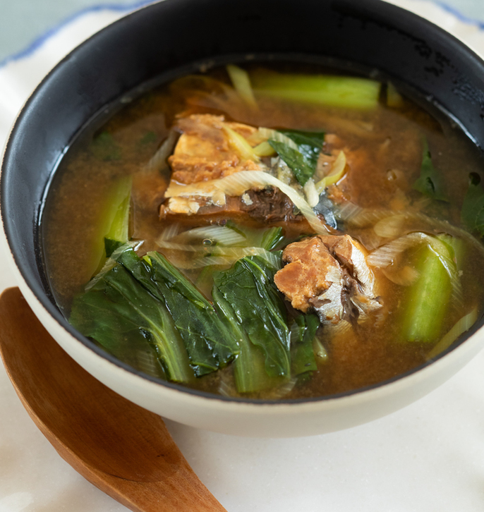 小松菜とさばみそ缶のしょうがスープ