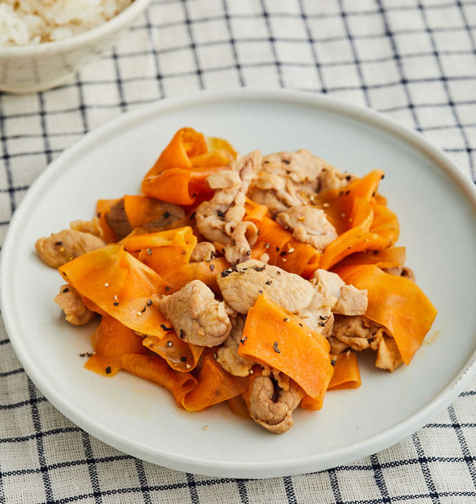 豚こまとにんじんのオイスター炒め