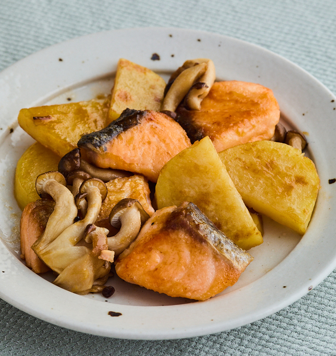 鮭とじゃがいもの照り焼き炒め