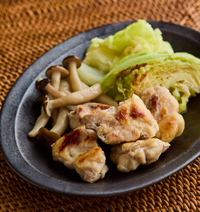 鶏肉とキャベツの塩蒸し焼き