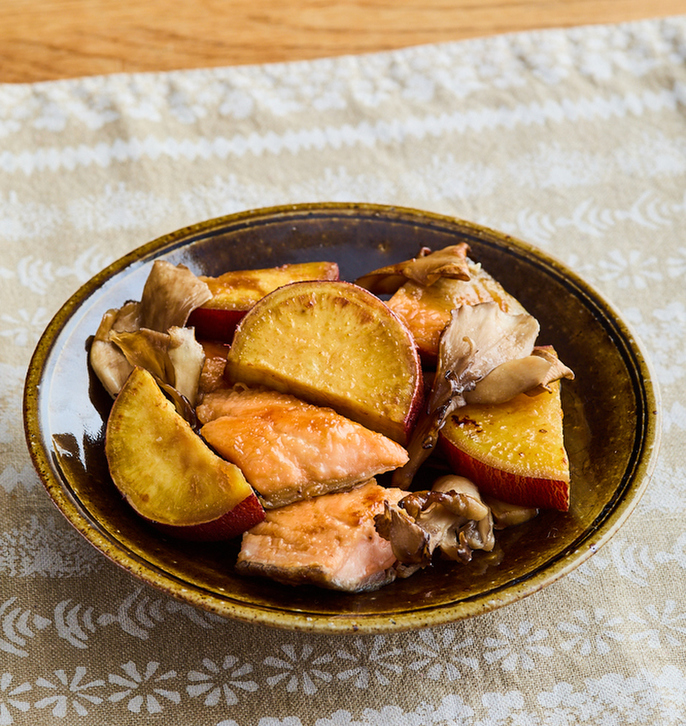 鮭とさつまいものバターしょうゆ炒め