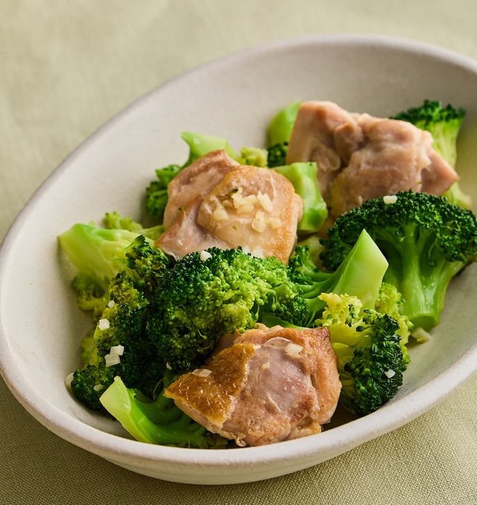 鶏肉とブロッコリーの塩蒸し煮