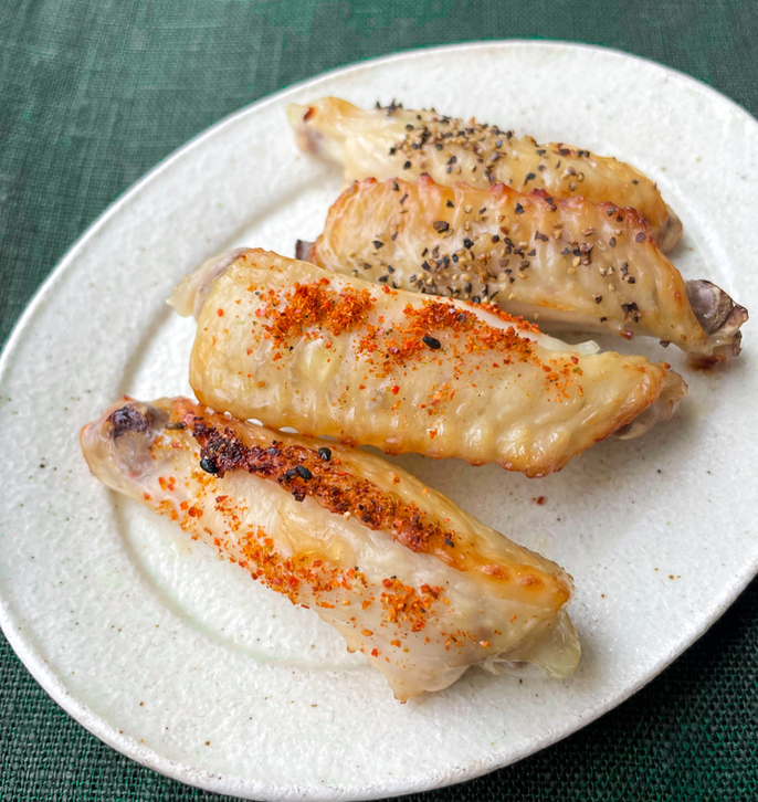 手羽中の黒胡椒焼きと一味唐辛子焼き