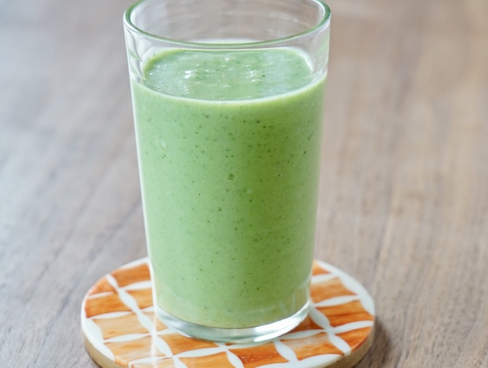 小松菜とバナナの簡単グリーンスムージー