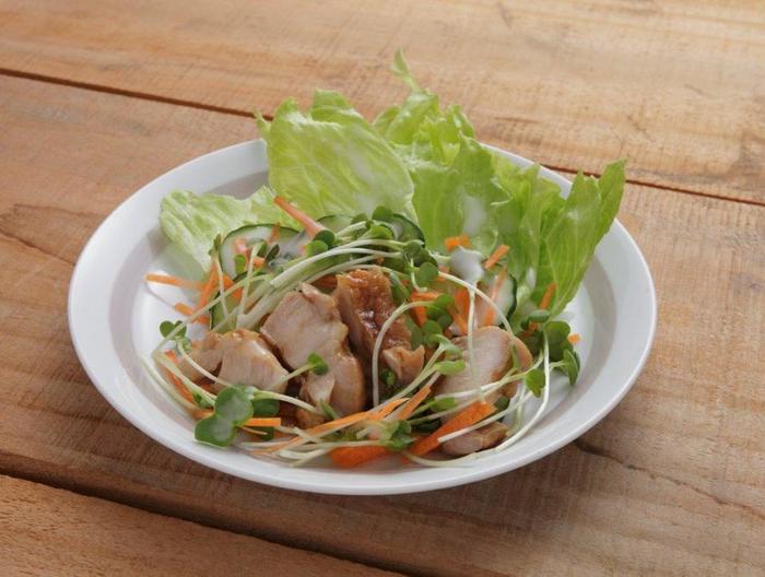 ヘルシーな土佐の地鶏サラダ