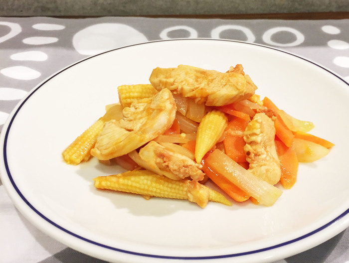 鶏胸肉とベビーコーンのケチャップ炒め