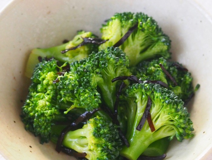 ブロッコリーの塩昆布和え