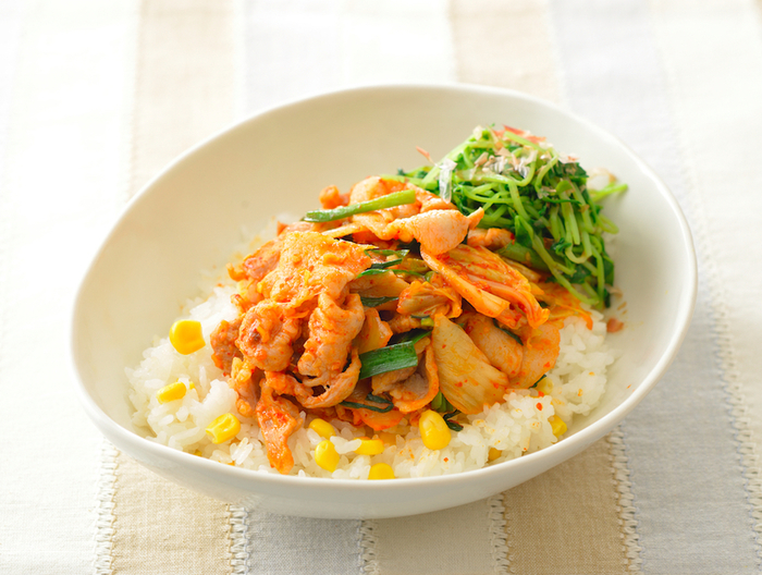 コーンご飯の豚キムチどんぶり