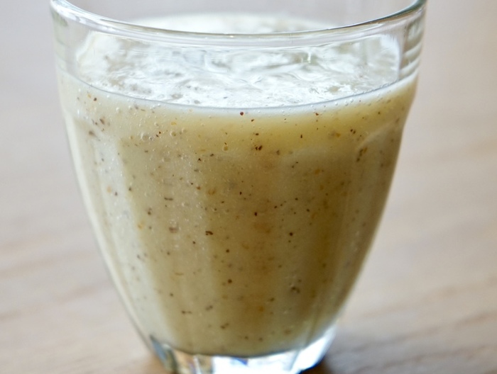 バナナとキウイの甘酒スムージー