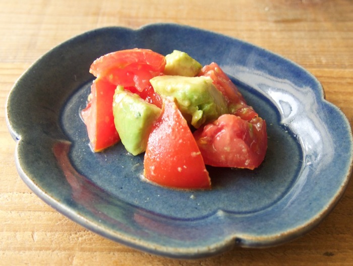 アボカドとトマトのサラダ