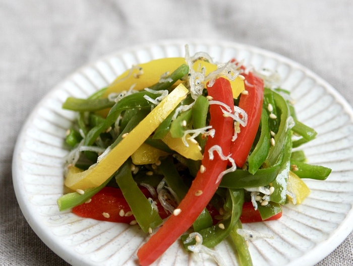 パプリカとピーマンのちりめんじゃこ和え